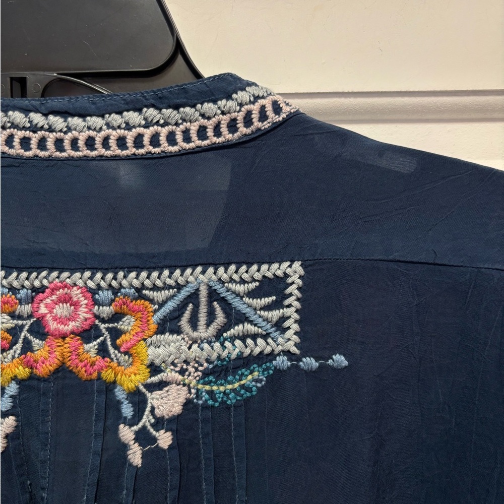 Johnny Was Bethanie Blue Embroidered Tunic Women’s Size Small - Picture 4 of 8